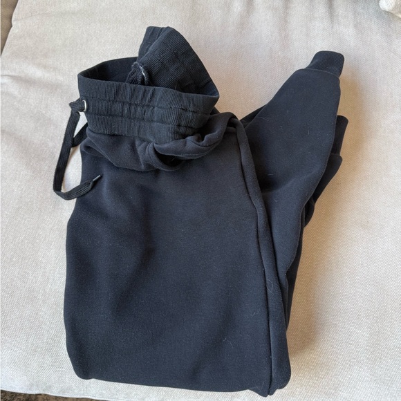 Amazon Joggers - Picture 3 of 4